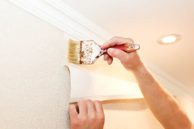 Pose de papier peint à la Courtine — revêtements muraux et toiles de verre
